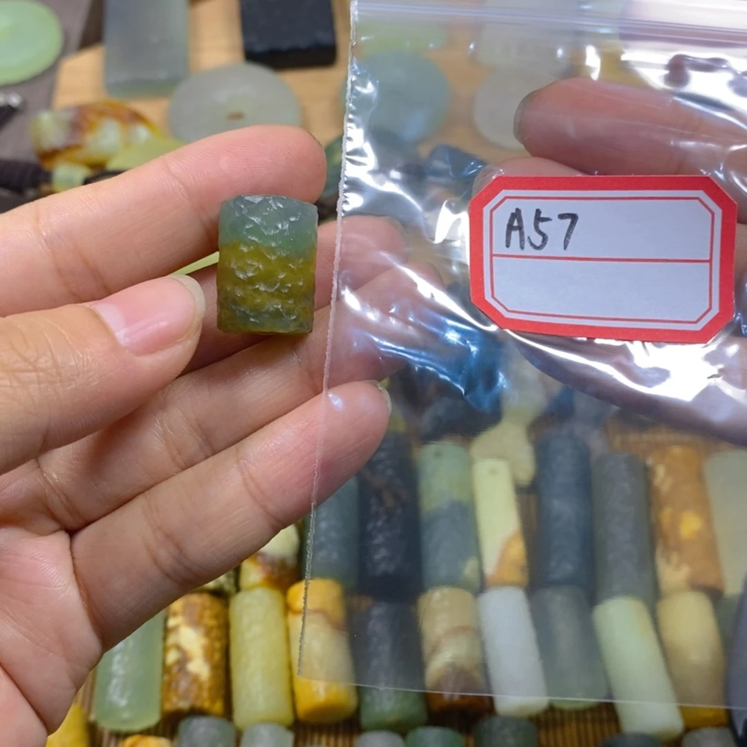 蛇纹石玉未镶嵌颈饰大*花