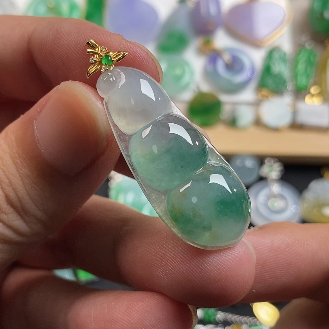 翡翠18K金镶嵌颈饰翡翠