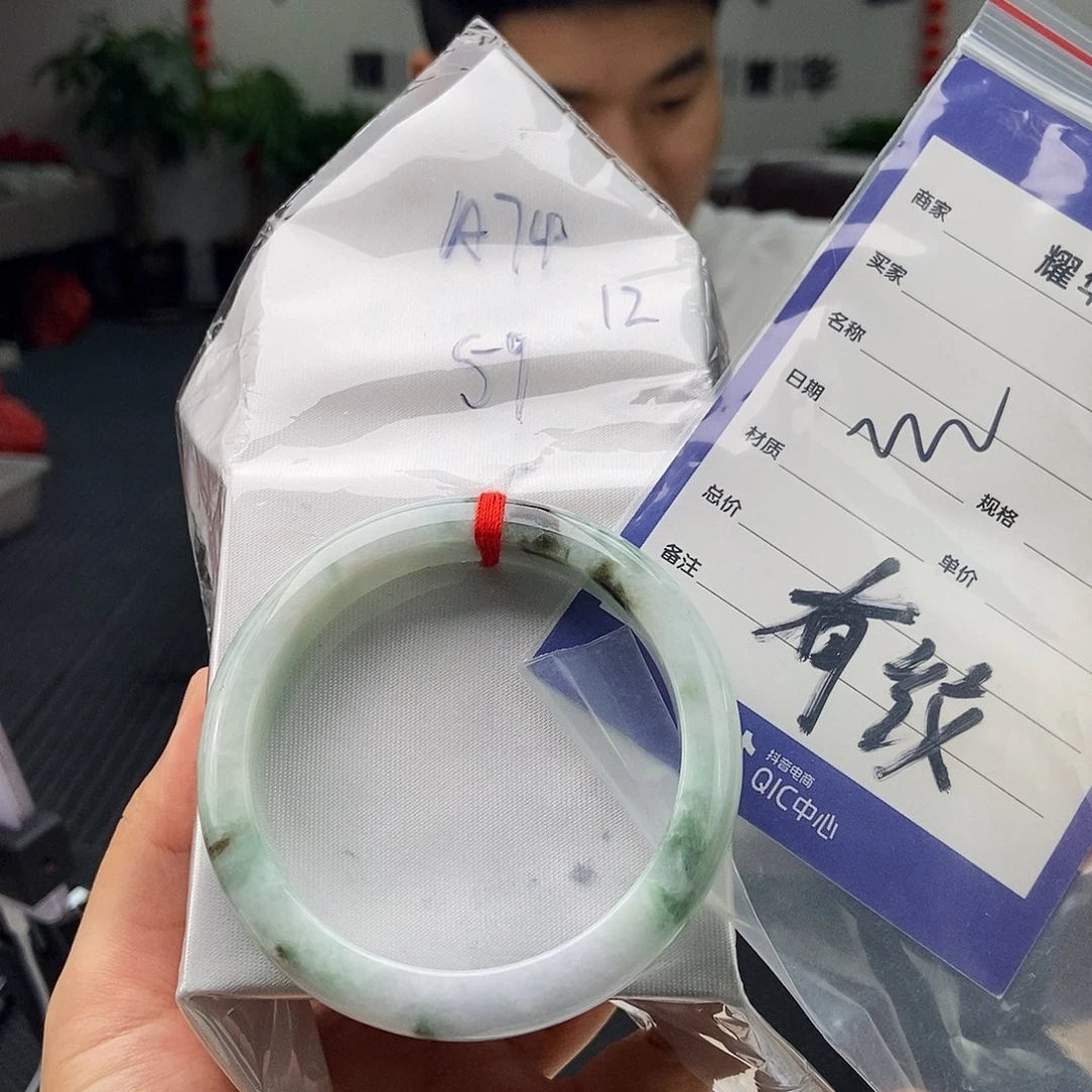 翡翠手镯未镶嵌颜色多样性发拍一发一