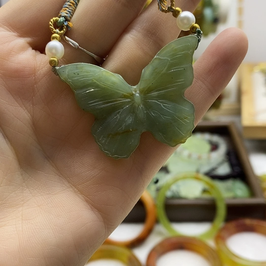 蛇纹石玉未镶嵌颈饰