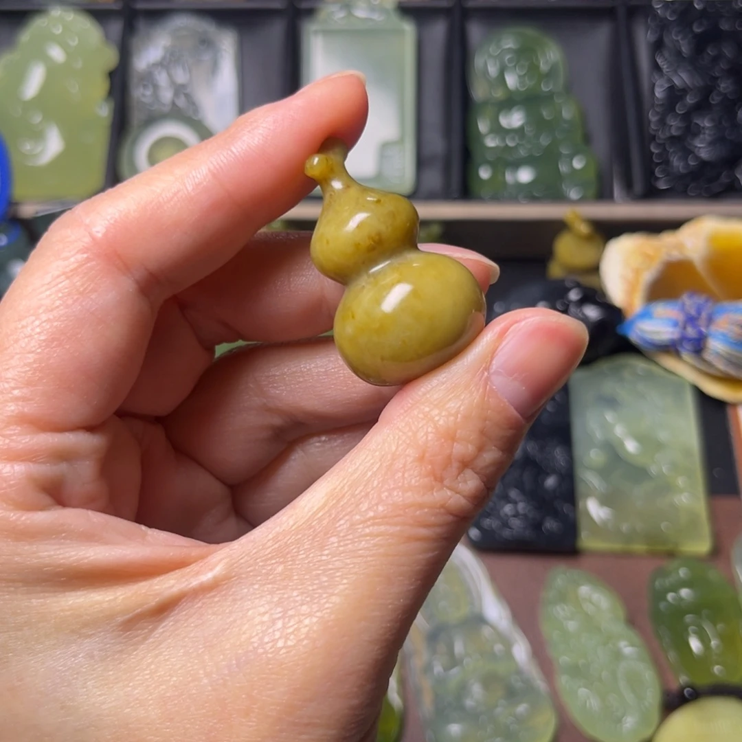 蛇纹石玉未镶嵌吊坠(不含链)