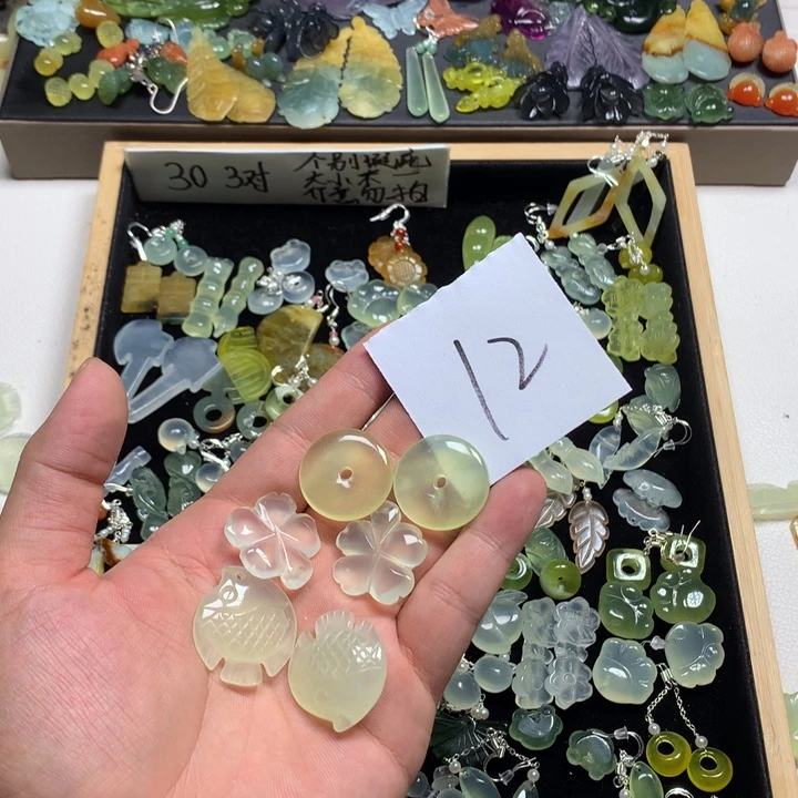 春***香蛇纹石玉合金耳钉