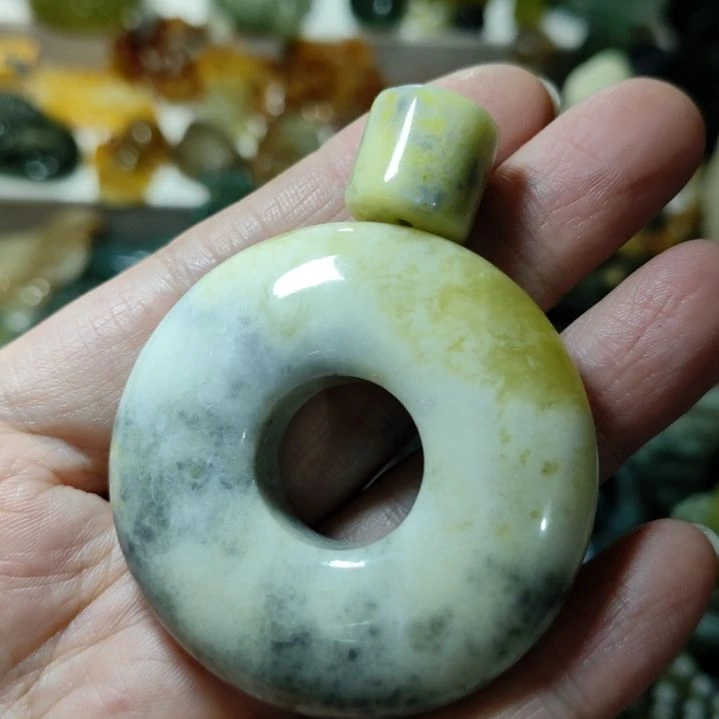 岫玉未镶嵌平安扣