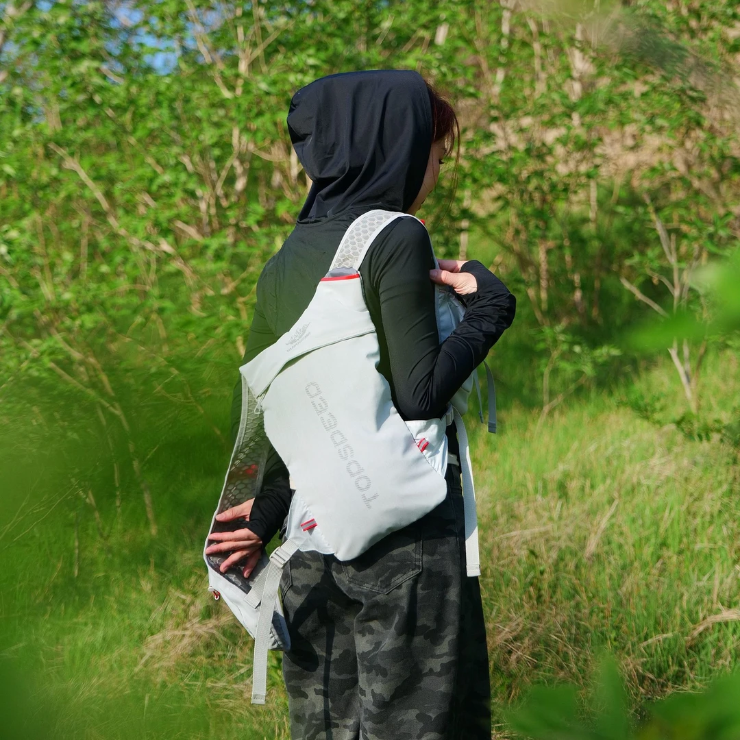 超轻跑步背包夏季轻薄骑行登山双肩包男女户外防泼水马拉松水袋包