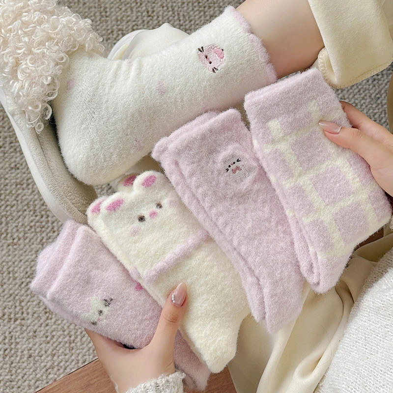 澳绒袜子女卡通粉紫猫咪刺绣中筒袜冬天加厚保暖袜子不掉毛睡眠袜