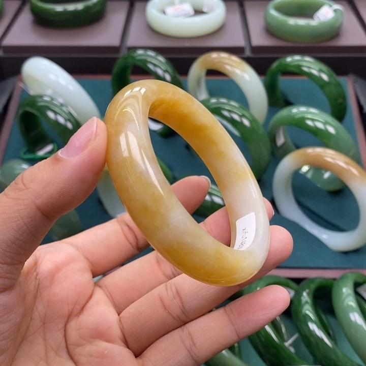 和田玉（糖玉）未镶嵌手镯