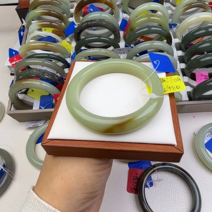 未镶嵌手镯和田玉七月