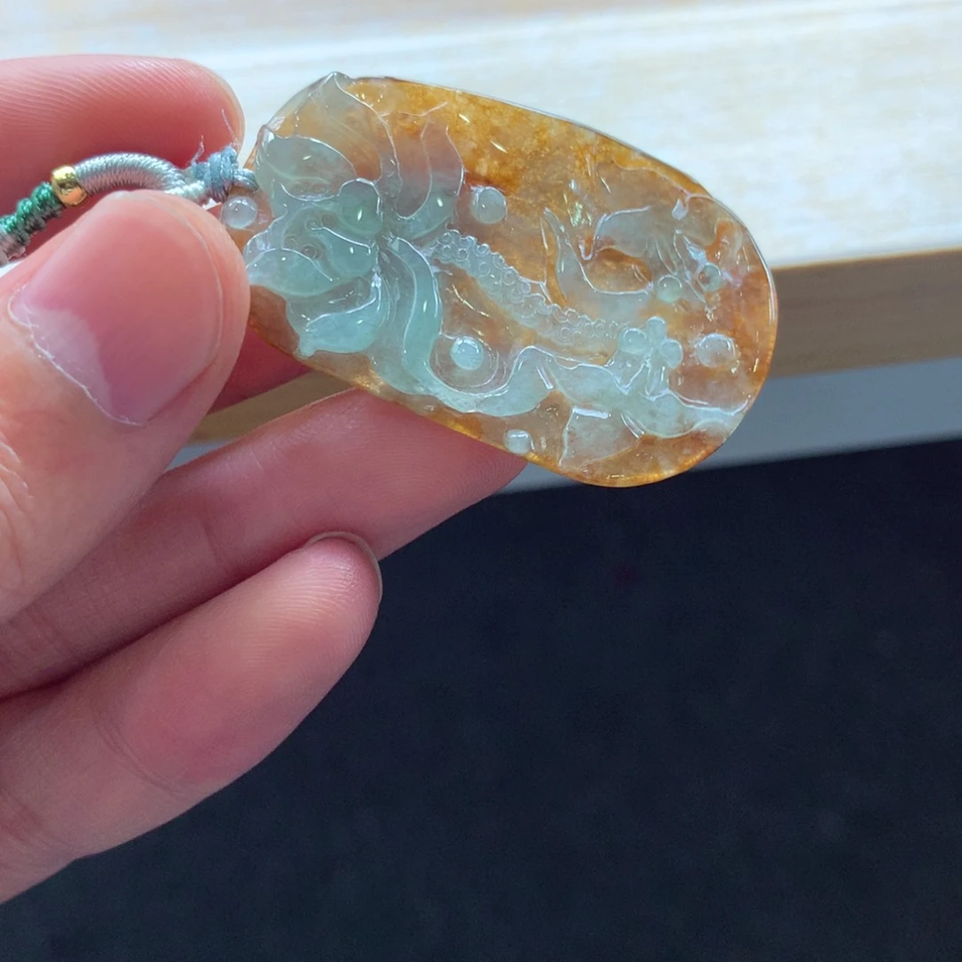 翡翠颈饰未镶嵌吊坠