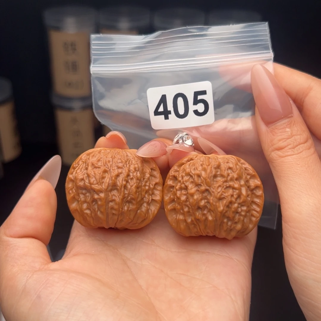 山***语文玩核桃吊坠血麒麟