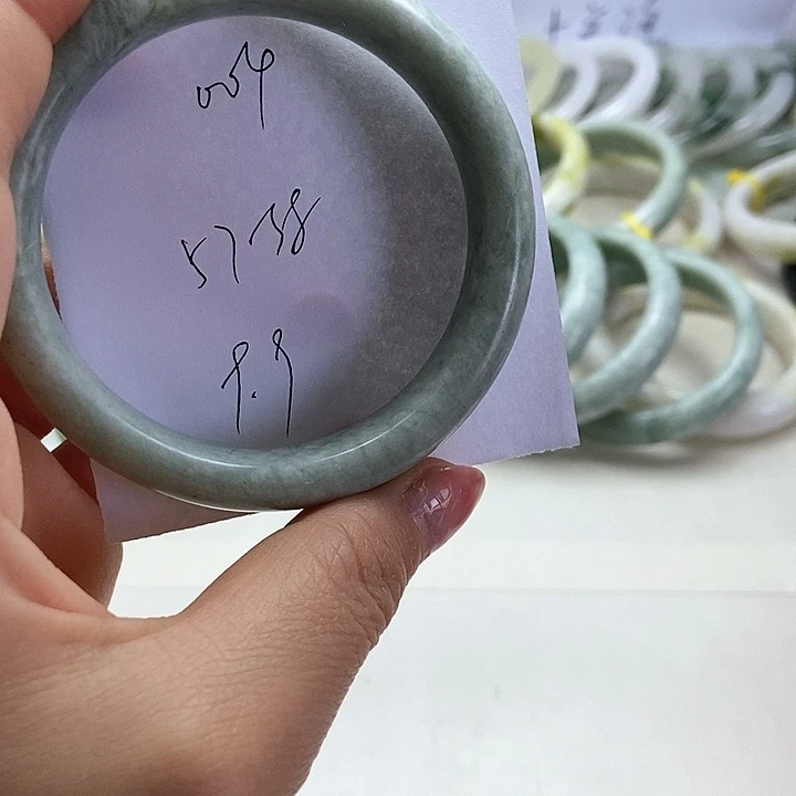 石英岩玉手镯未镶嵌