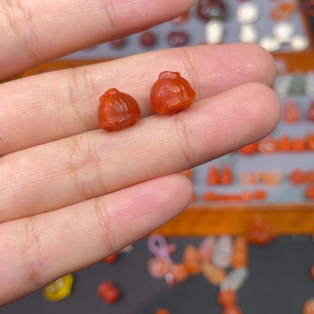 南红玛瑙未镶嵌莲蓬一对