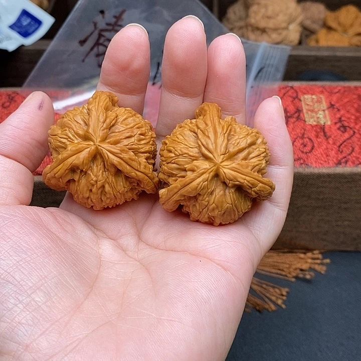 雷***哥把件文玩核桃白奔
