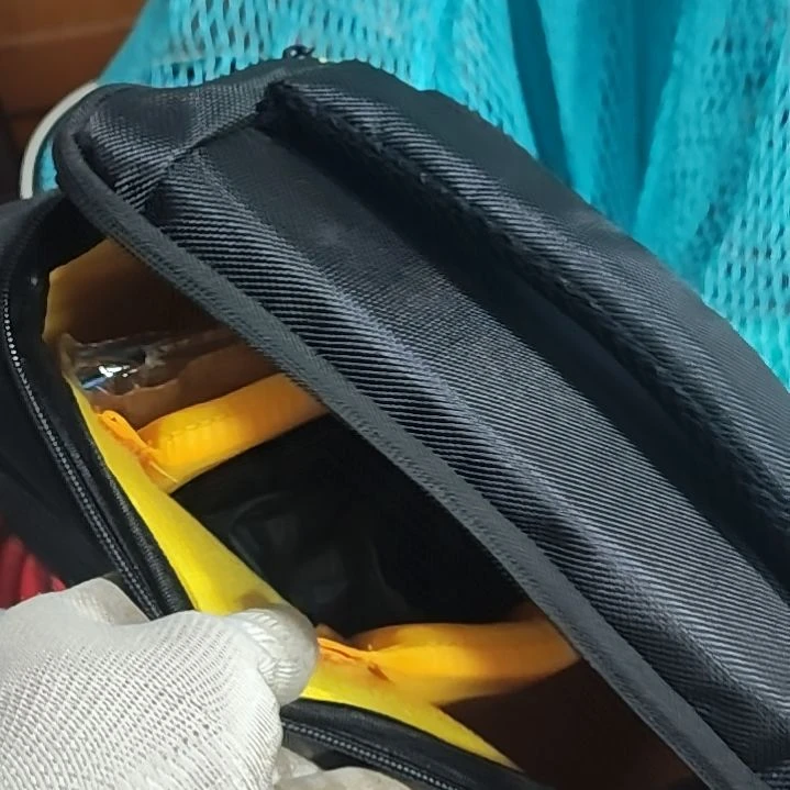 黑色黄色包包发一个，，，相