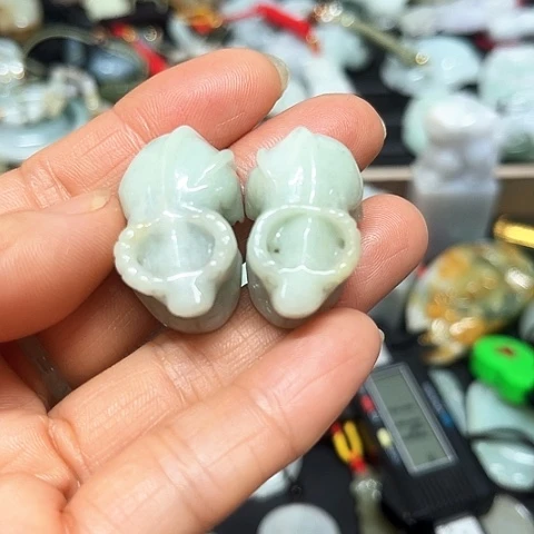 翡翠未镶嵌颈饰挂件