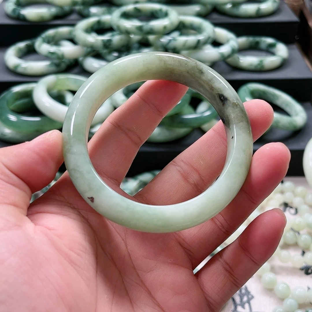 【闪购商品】未镶嵌透闪石-蛇纹石玉手镯向*花