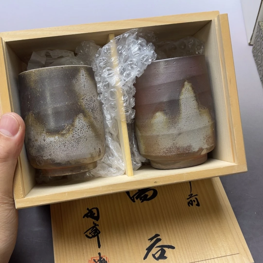 瓷片密密麻麻地铺满一