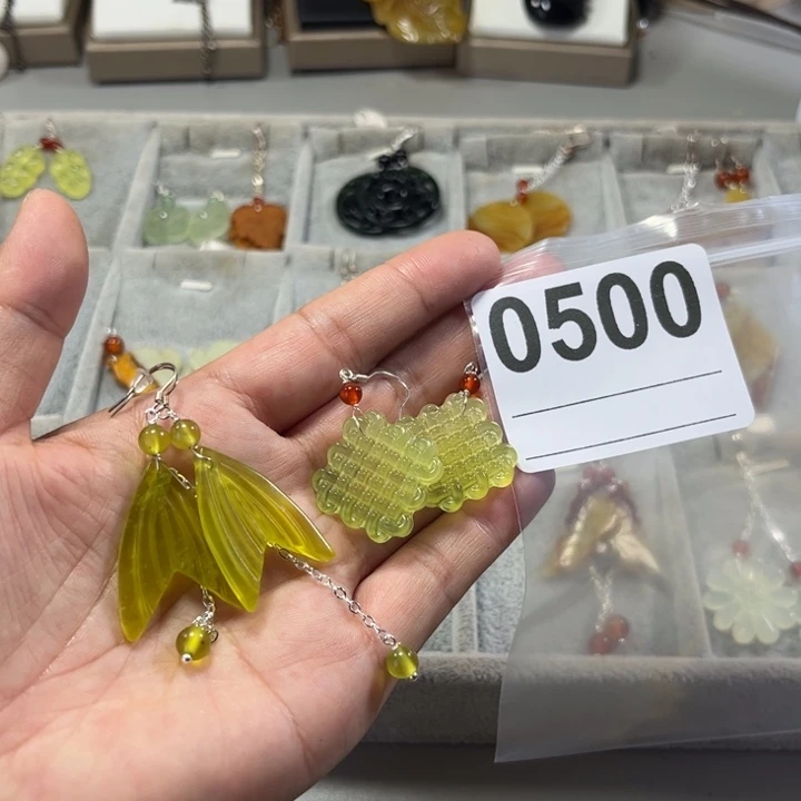星***月蛇纹石玉合金耳饰