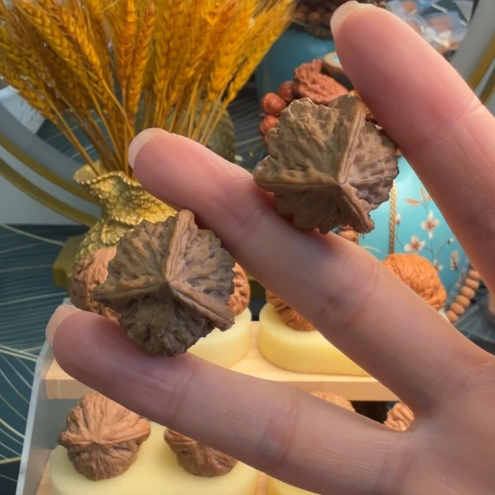 桃核把件秦王三棱手捻 全品