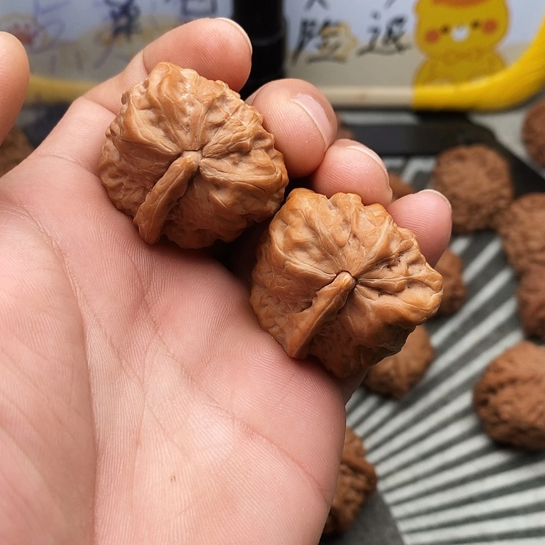 文玩核桃吊坠小坦克