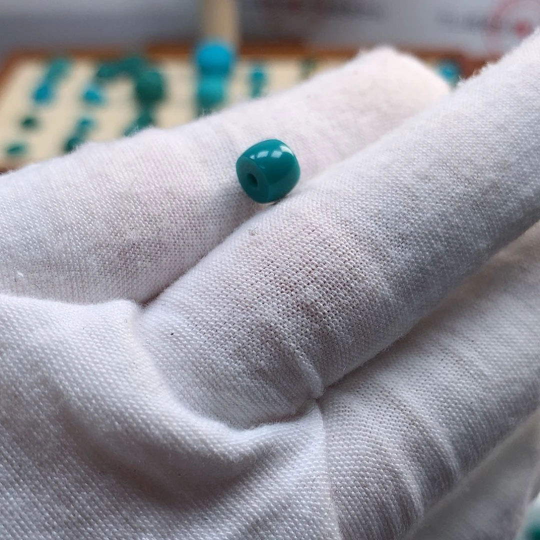 绿松石配饰未镶嵌阿****巴