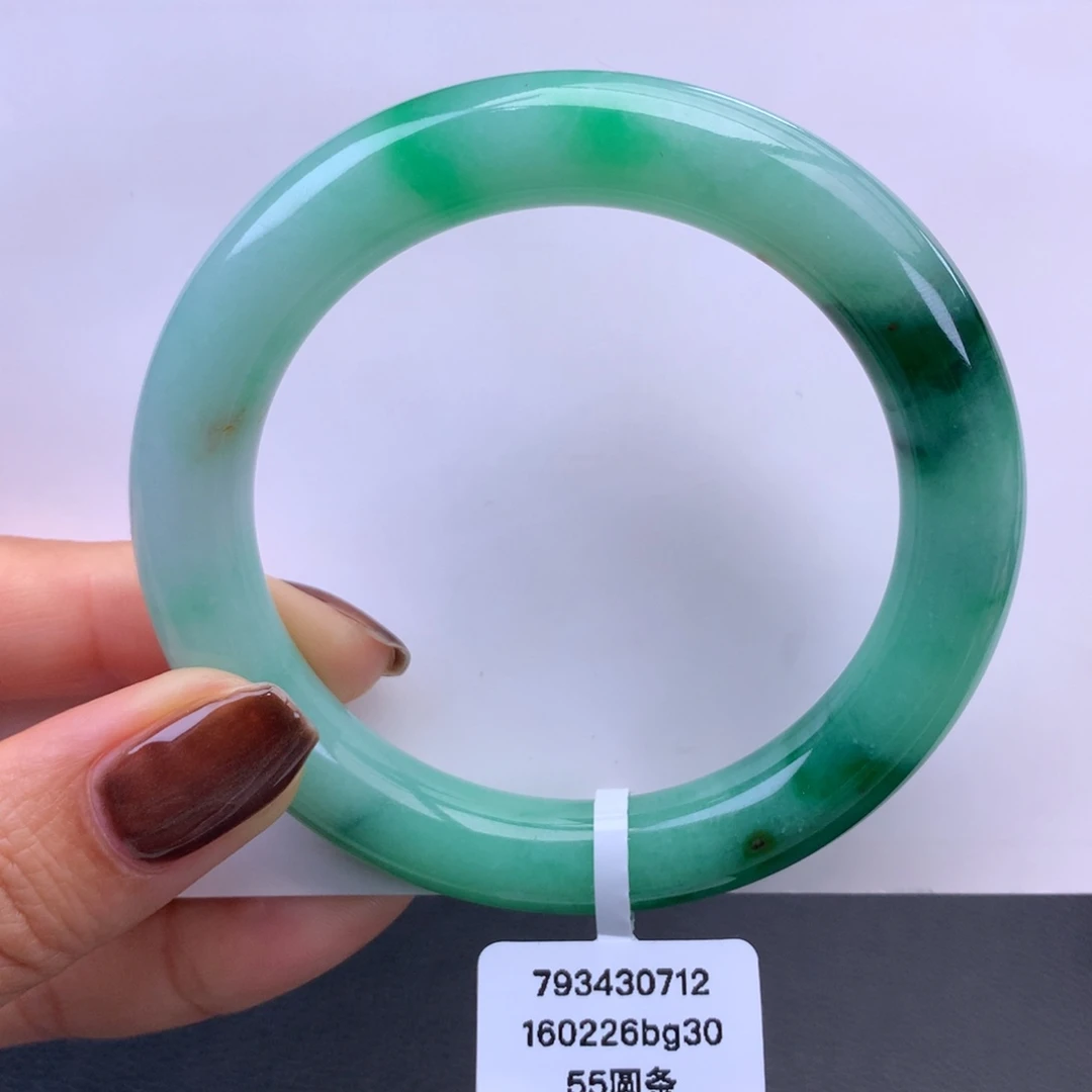 翡翠未镶嵌手镯细糯化绿底飘翠飘花圆条手镯