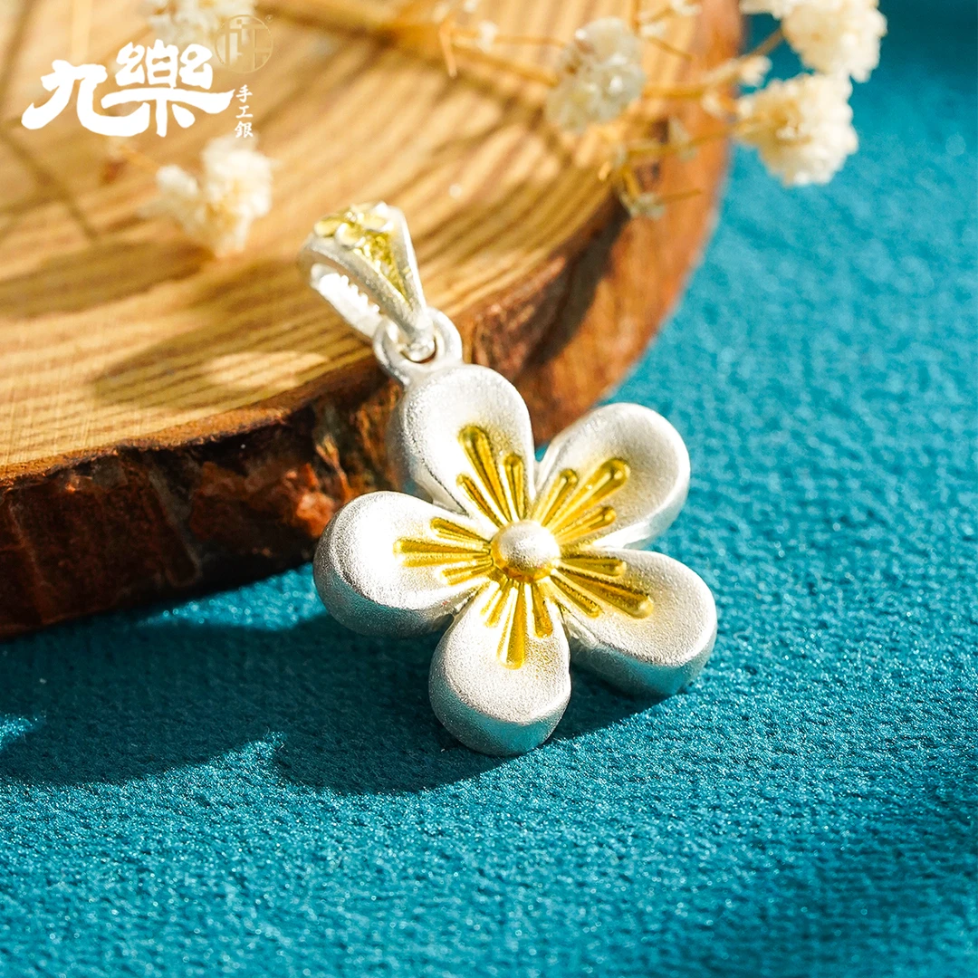 九乐 吊坠足银 999 描金繁花花朵形气质百搭轻奢素款银吊坠