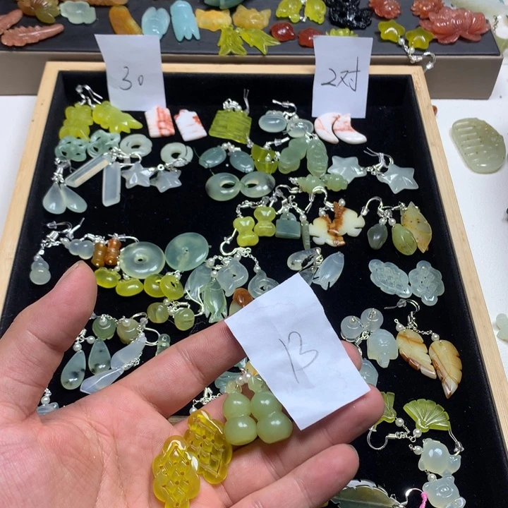 蛇纹石玉耳钉足银镀金镶嵌静***儿