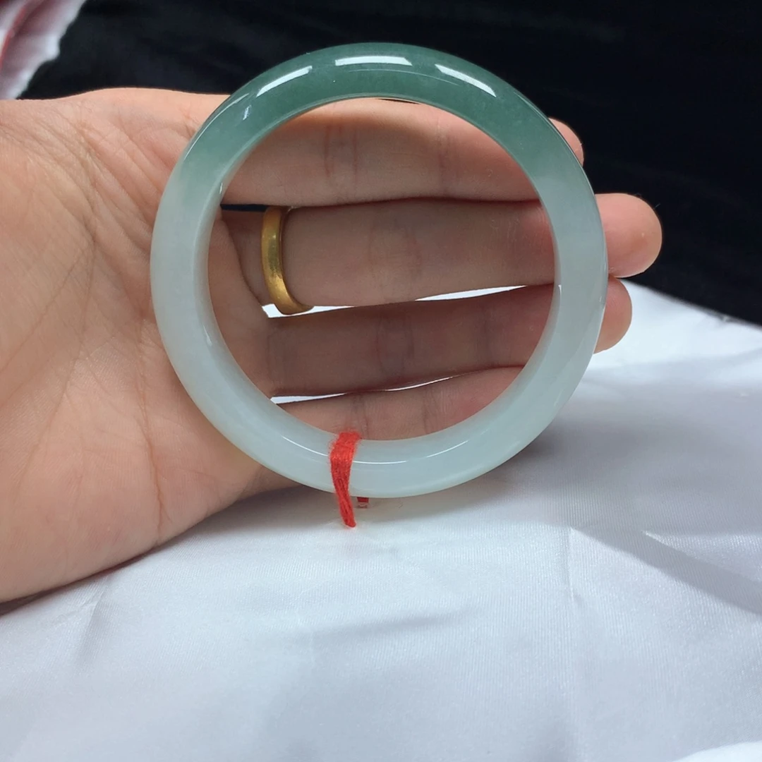 翡翠未镶嵌手镯（圆镯）57.5