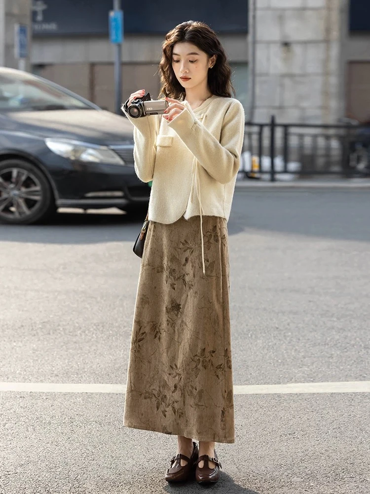 2025春秋新款新中式国风盘扣毛衣针织开衫搭配半身裙显瘦两件套女