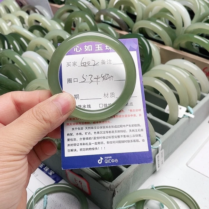 和田玉手镯未镶嵌江**菁