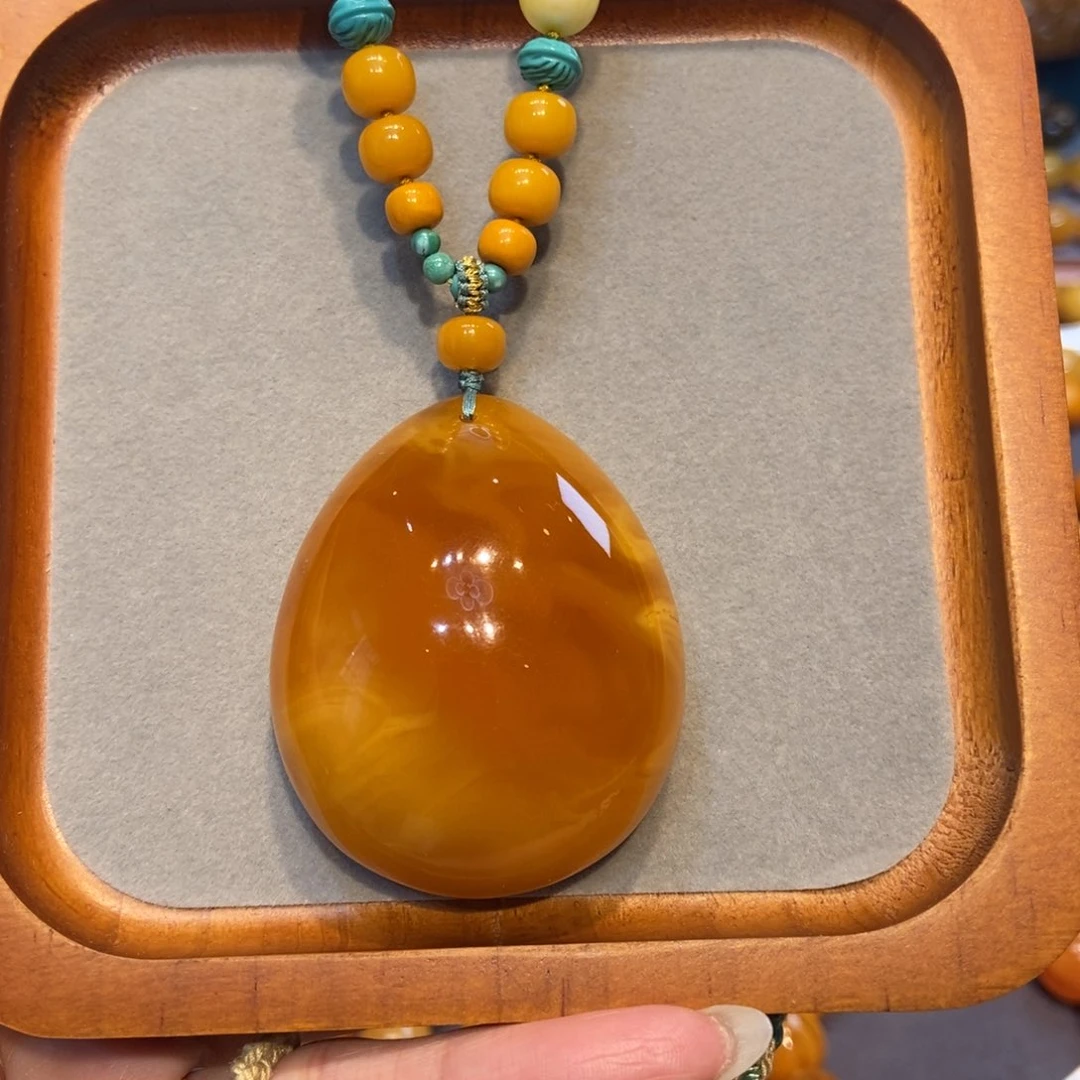 琥珀未镶嵌颈饰蜜蜡