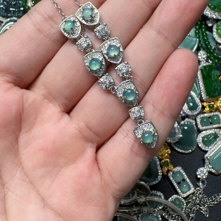 翡翠未镶嵌颈饰天然A货翡翠放漏