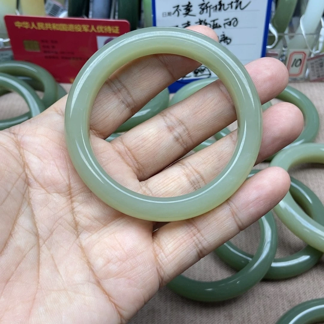 和田玉手镯未镶嵌沧**月