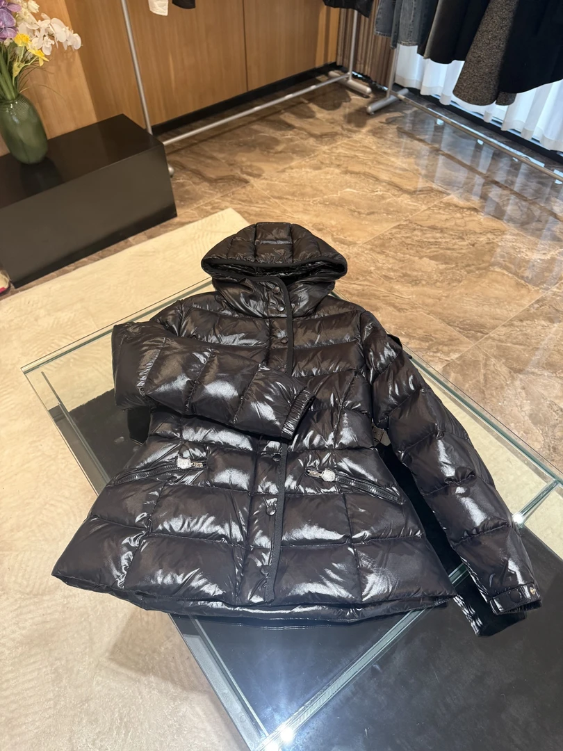 WW2024新款女士连帽保暖冬季蚂蚁腰三色外套B2