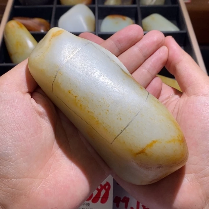 和田玉（糖玉）未镶嵌颈饰诗**方