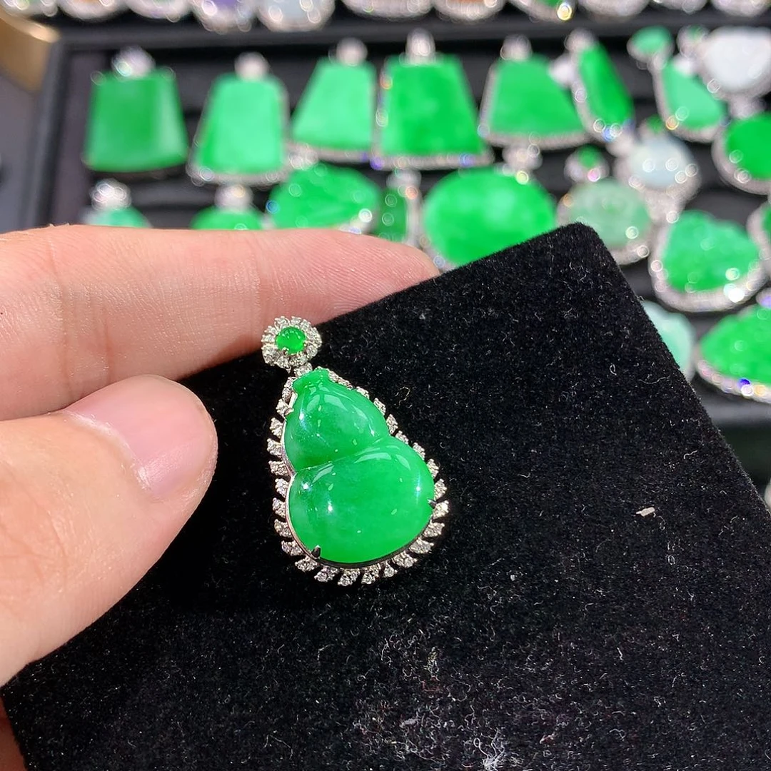 翡翠18K金镶嵌颈饰