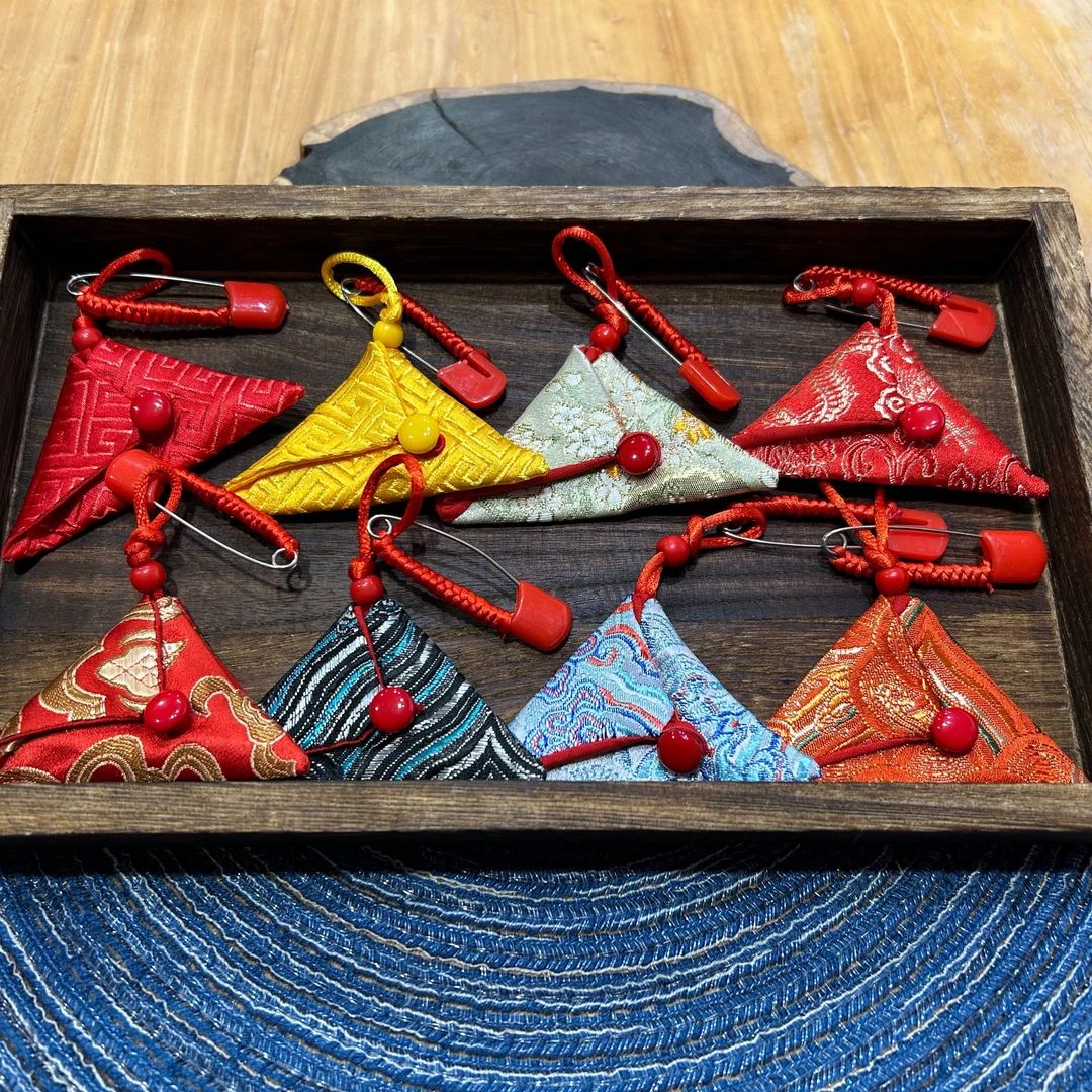 2025乙巳年手绘文创蛇猪虎猴吉祥如意祝福锦囊香囊挂饰