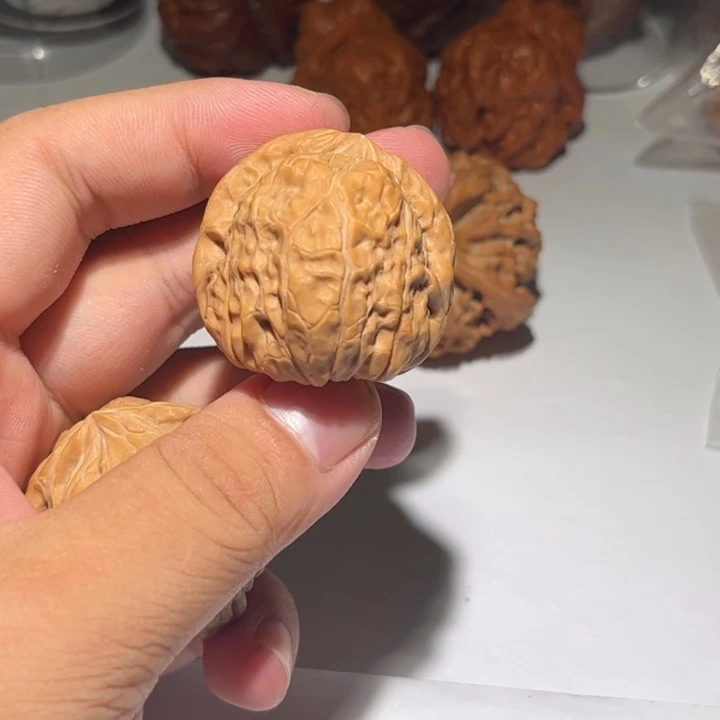 牧***宇文玩核桃吊坠狮子头核桃