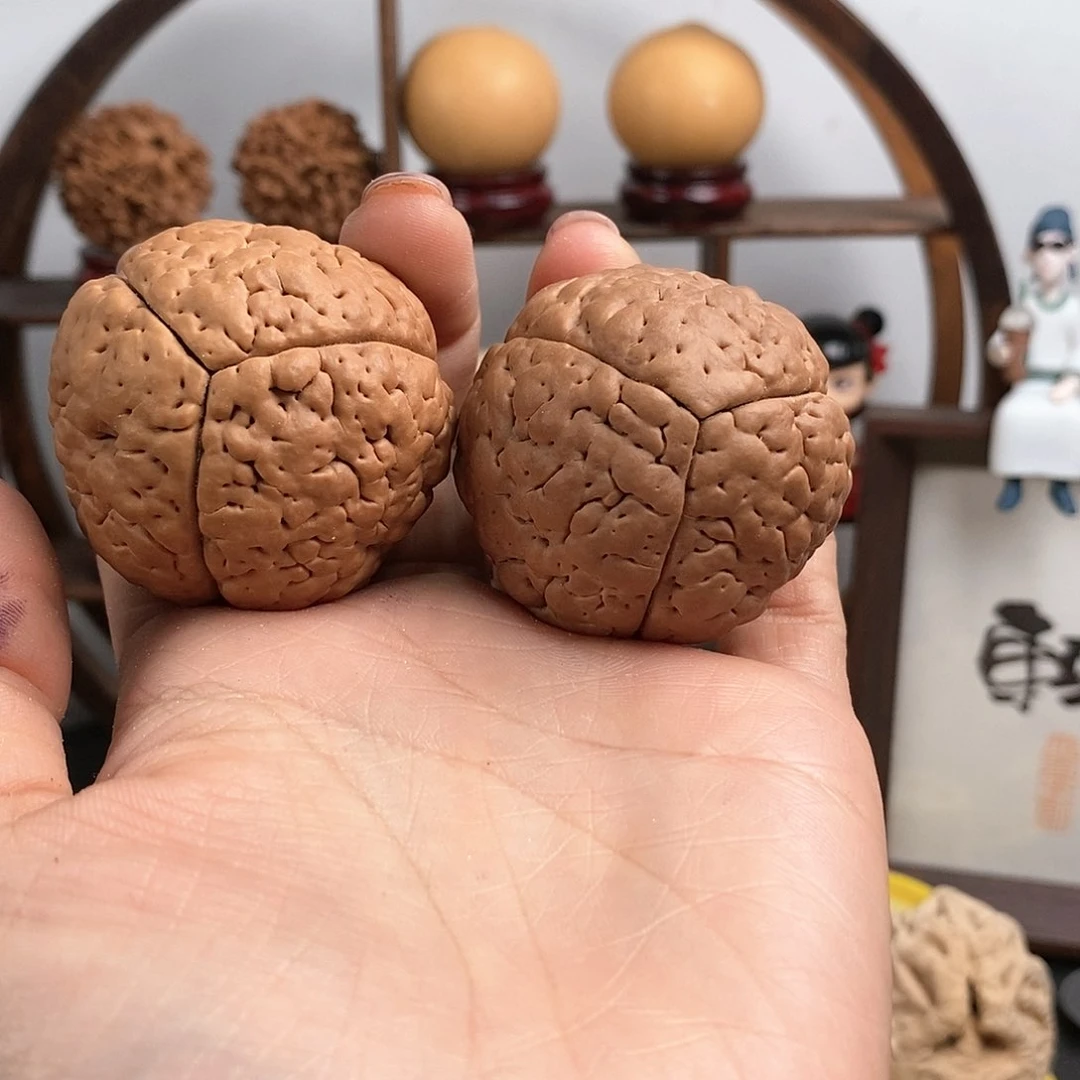 文玩核桃把件三瓣脑纹金刚4446