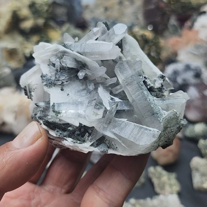 未镶嵌水晶摆件内蒙绿幽灵和方解共生