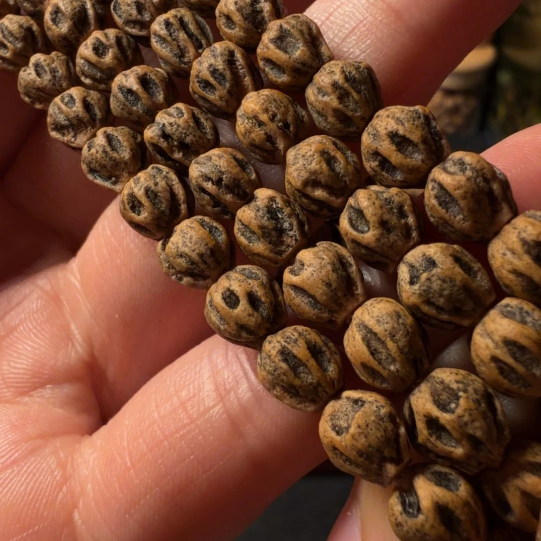 D***r柏香籽/百香籽吊坠