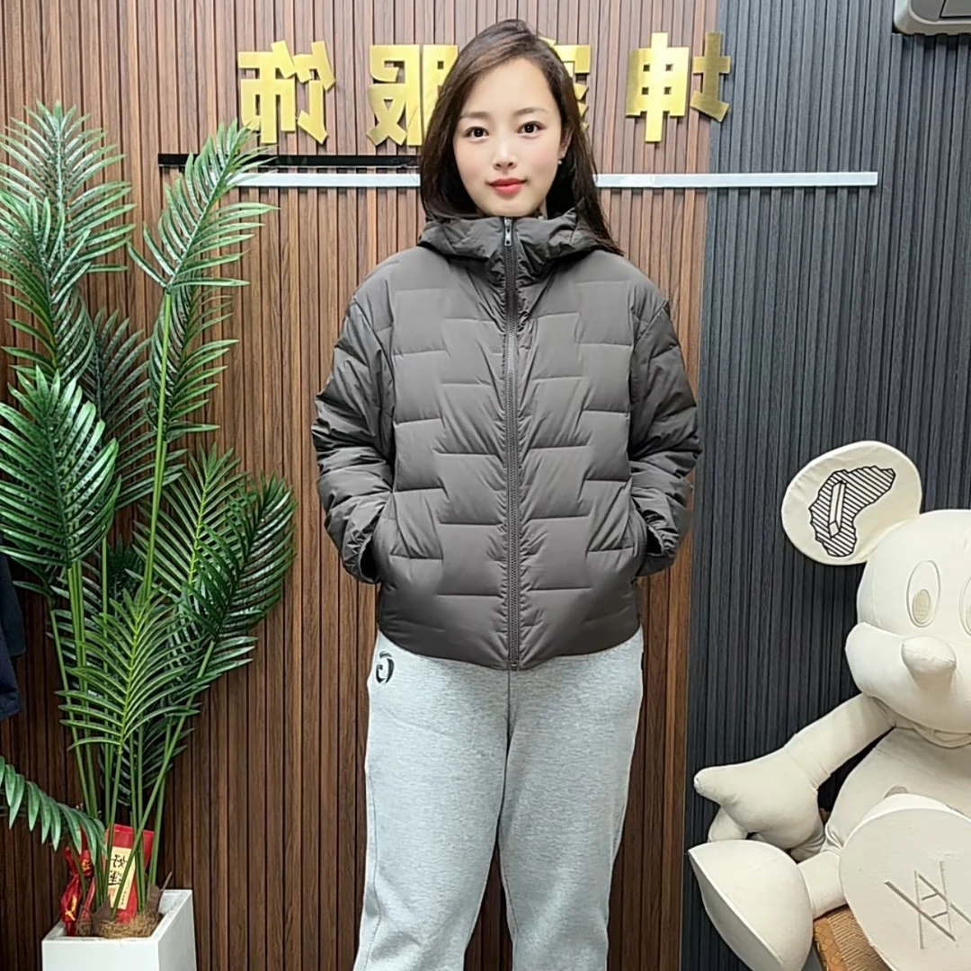 《坤家严选》6096轻量羽绒服90白鸭绒厚实减龄显瘦遮肉帽款