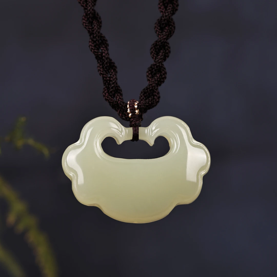 青海格尔木黄口料如意锁