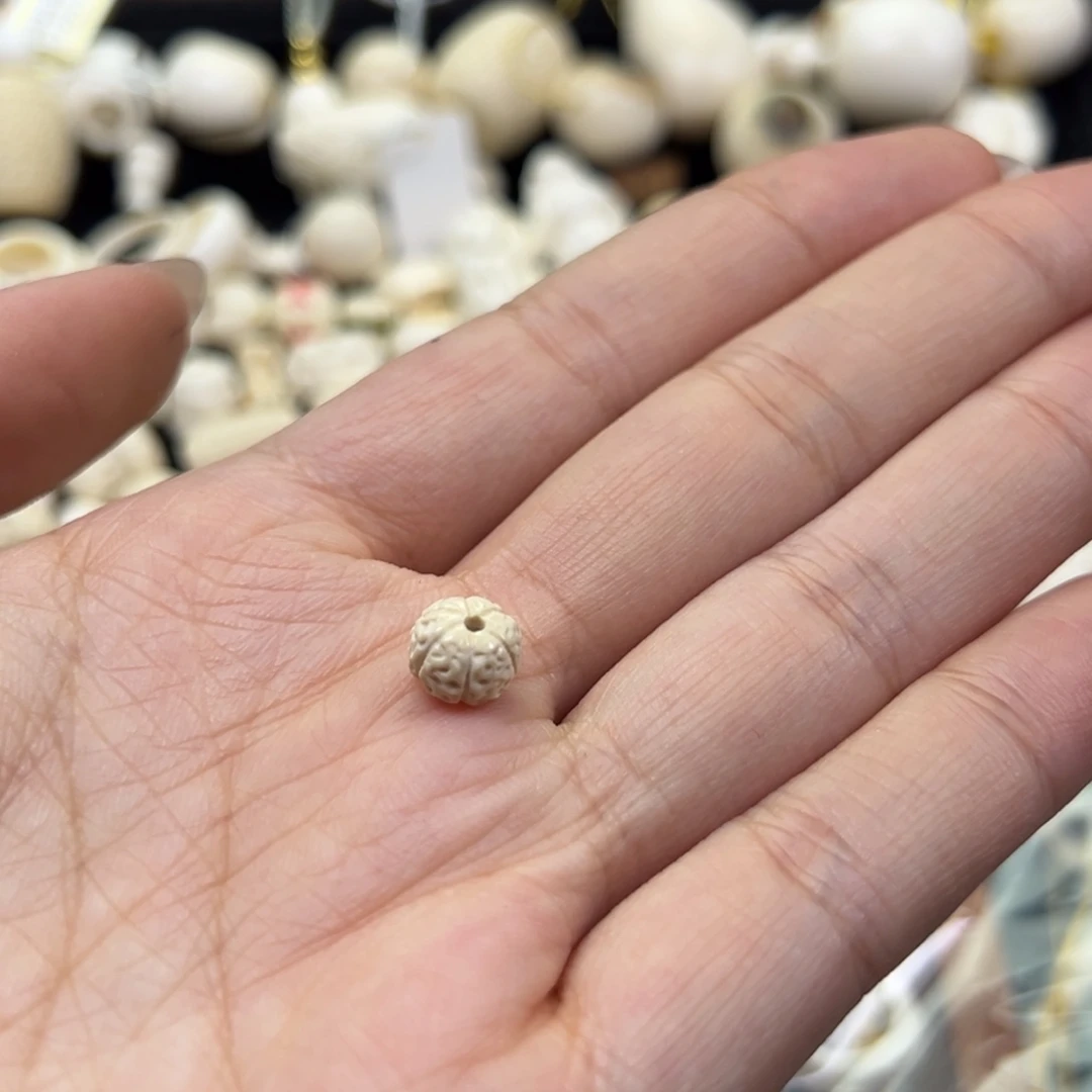 趙***g猛犸象牙吊坠8mm小金刚