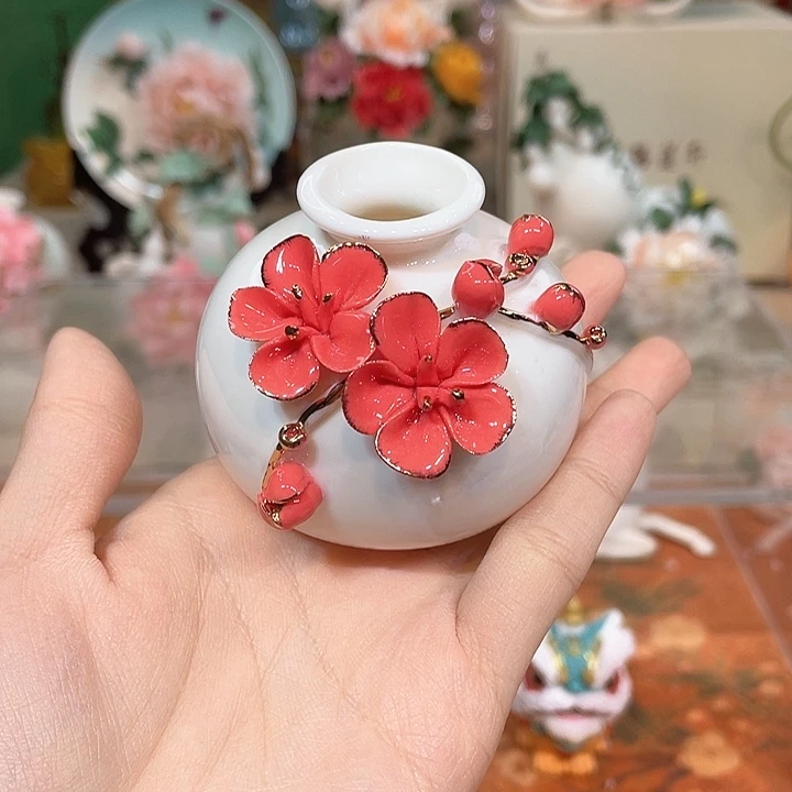 手工陶瓷精致摆件
