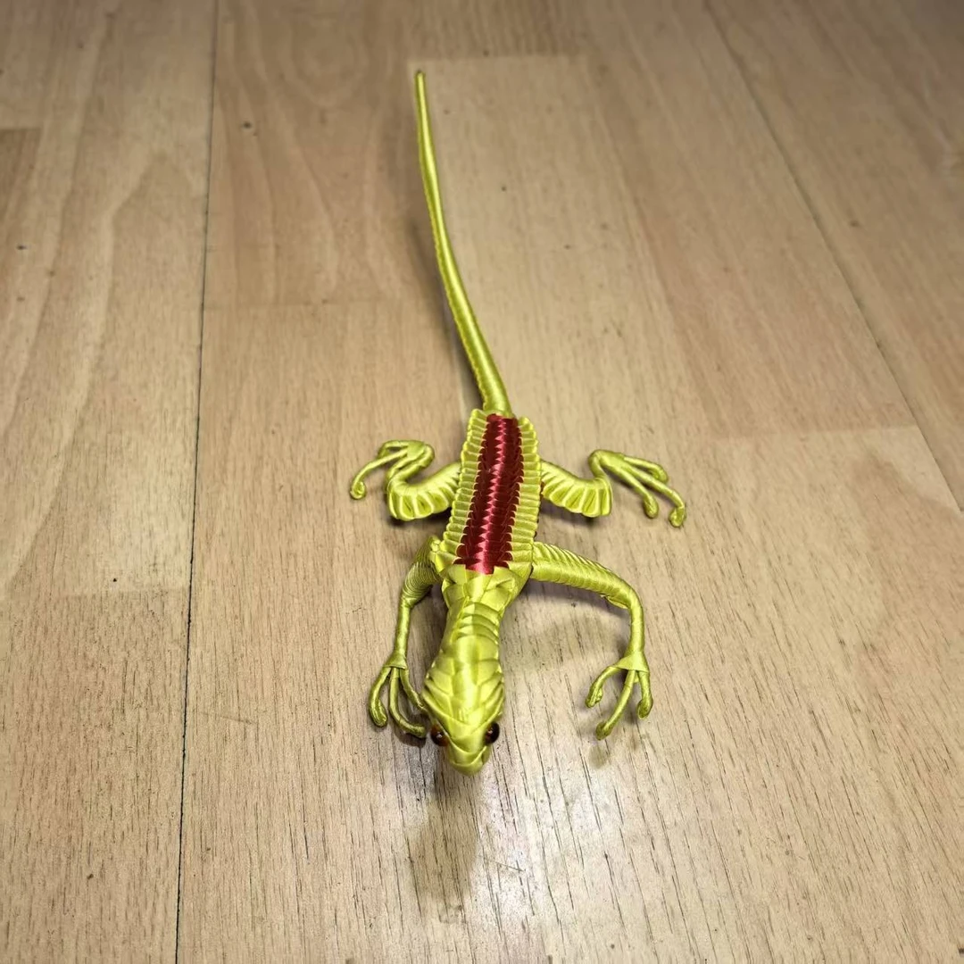 老赵棕编彩带编制变色龙