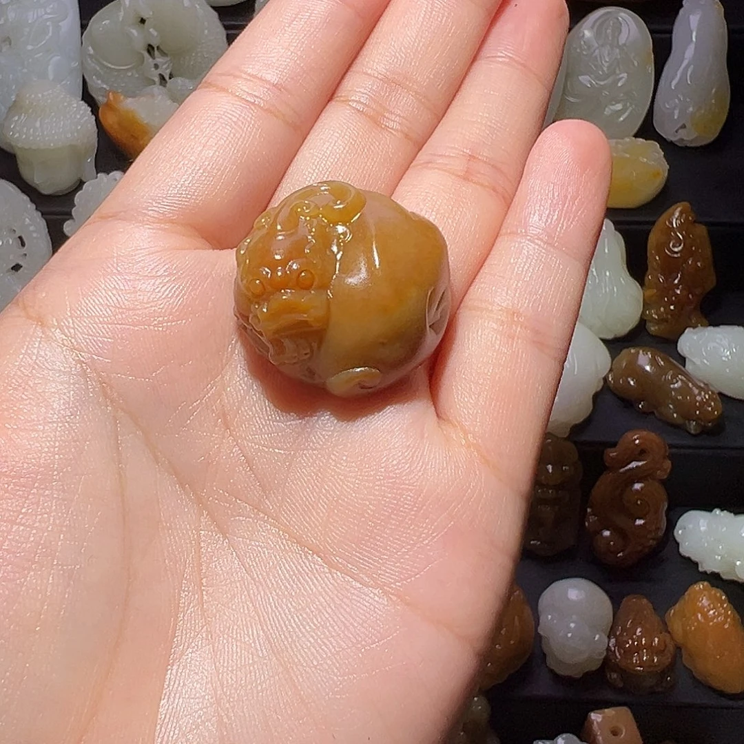 月***银和田玉未镶嵌颈饰