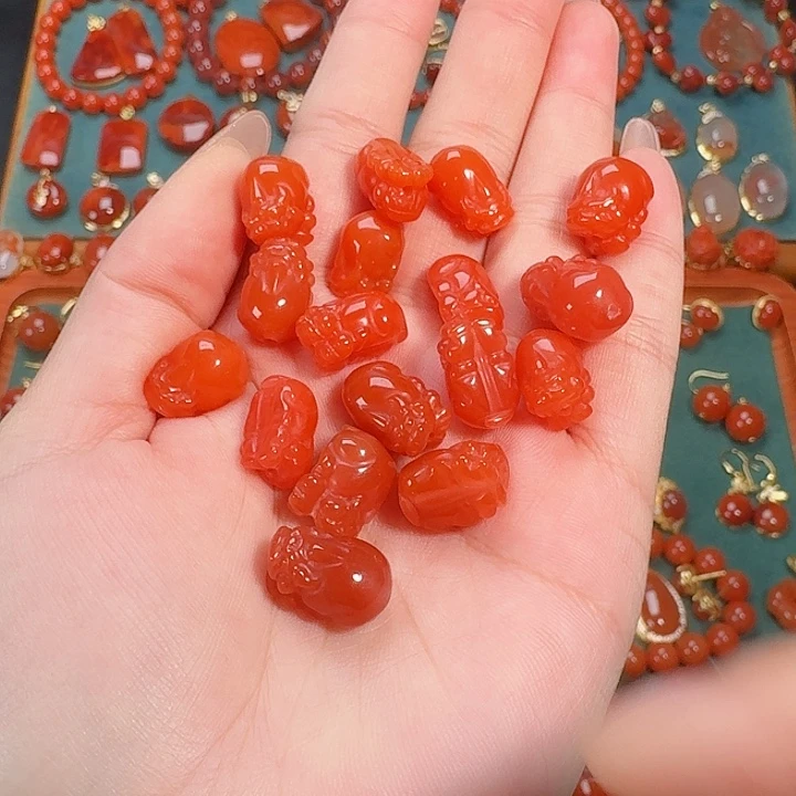 南红玛瑙未镶嵌貔貅通孔发其一