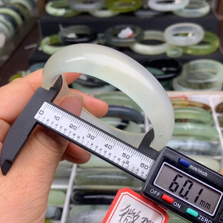 蛇纹石玉未镶嵌手镯366
