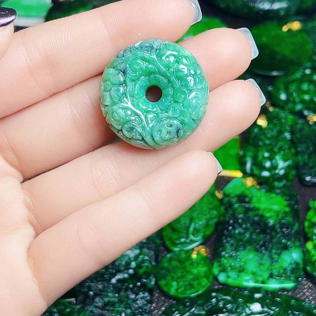 颈饰未镶嵌翡翠多样性